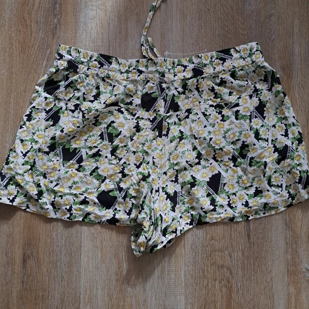 French Connection Black Yellow White Green Floral Casual Short Women's Size 6